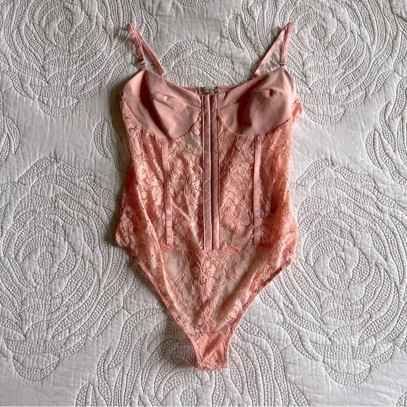 NWT - Free People - Intimately FP - Lace Night Rhythm Thong Bodysuit Pink Shell - Picture 3 of 10
